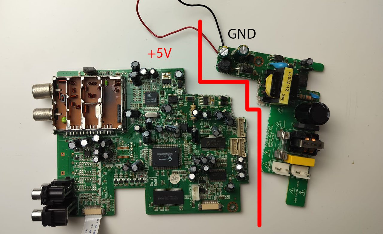 He transformado un viejo reproductor DVD en un módulo de alimentación de 5V. En este proyecto analizo el circuito original realizo el corte fisico de PCB, para obtener una fuente de energía robusta.