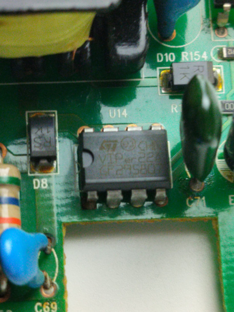 Controlador PWM VIPer22A.