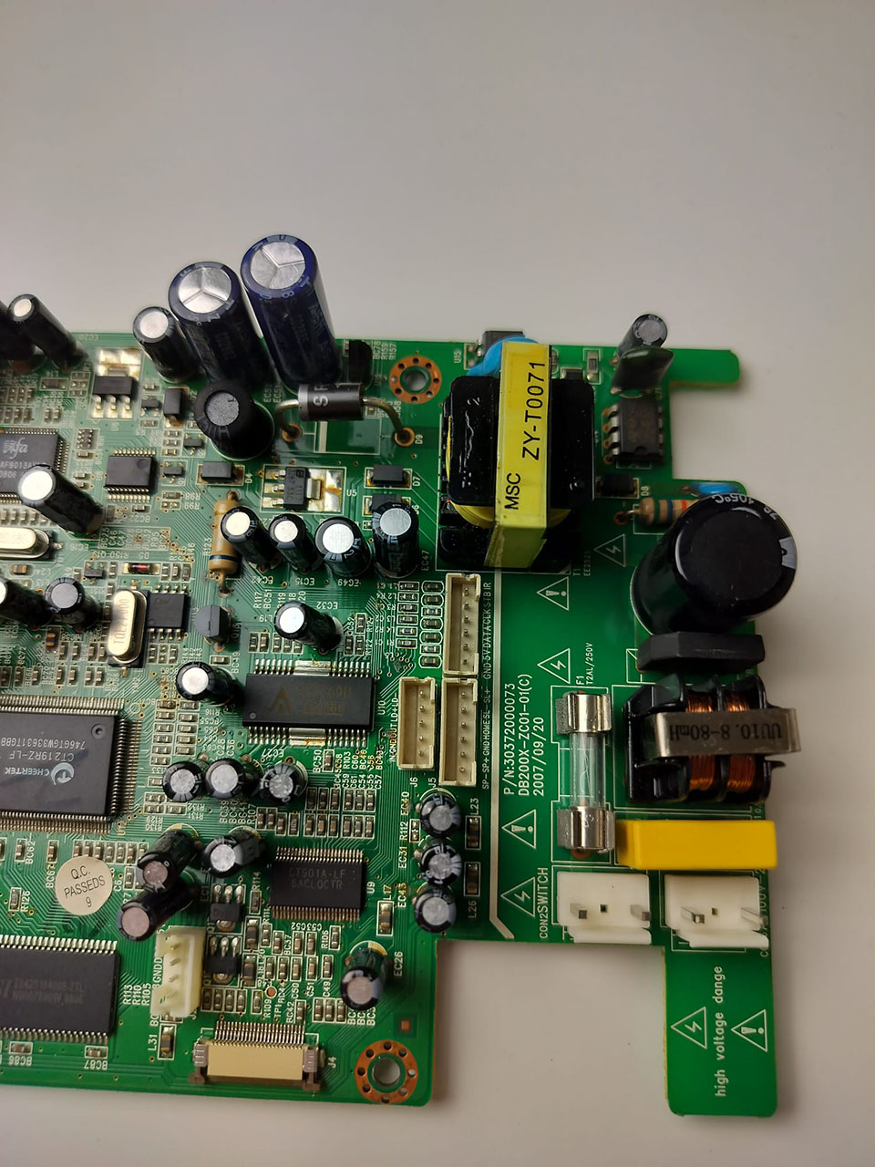 La placa en estado original.